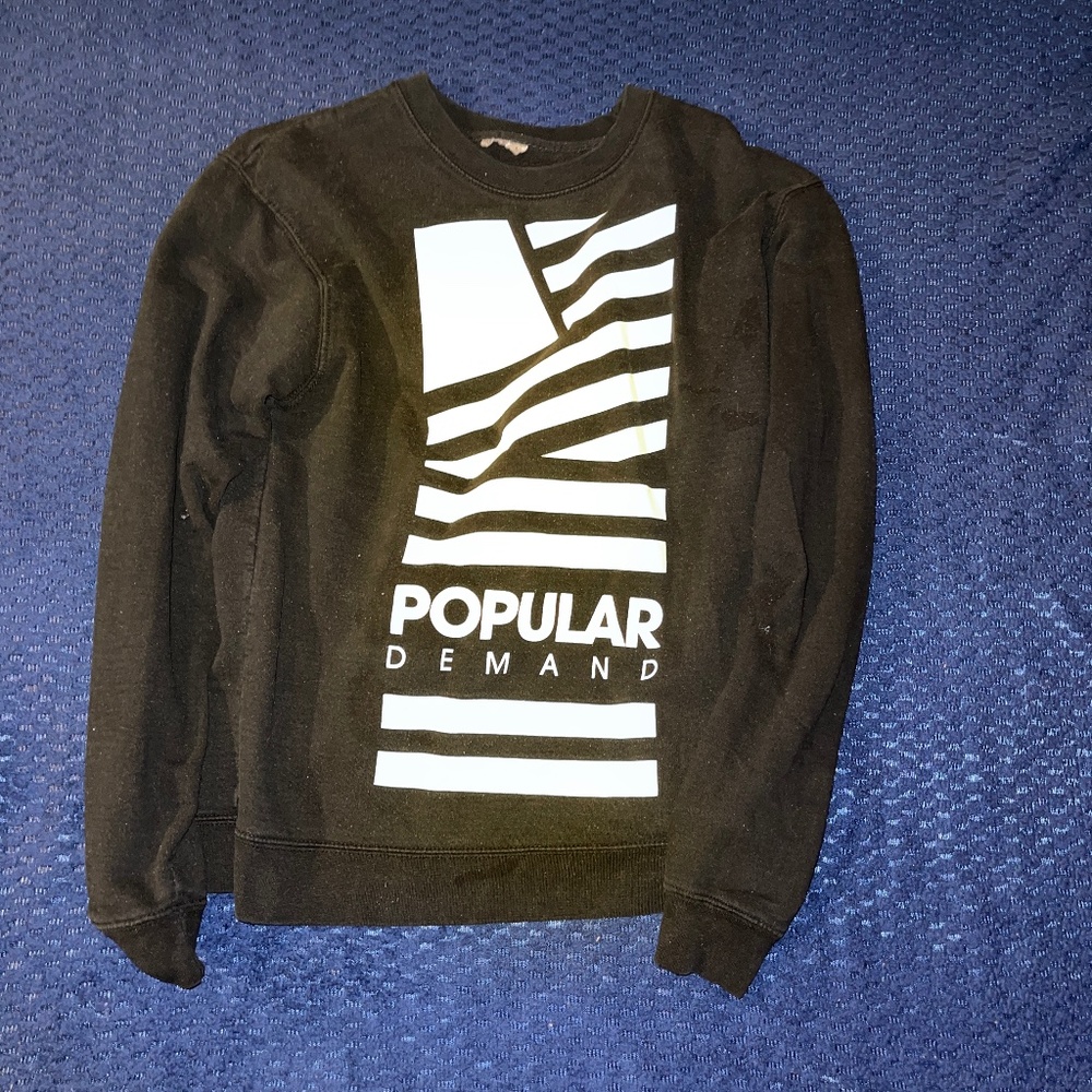 Popular demand crewneck men Sz M